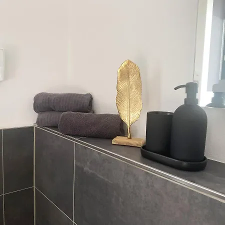 Апартаменты - Loft - 2 Schlafzimmer, Voll Ausgestattete Kueche, Modernes Badezimmer, Schnelles Wlan Билефельд